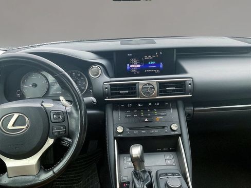 Used 2018 Lexus IS 300 AWD w/ Comfort Package image 9