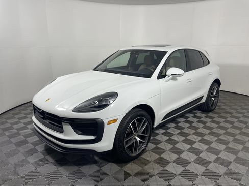 Used 2025 Porsche Macan image 11