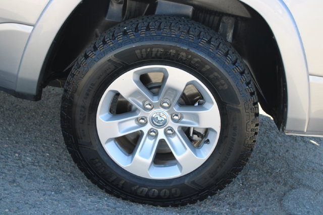 Used 2019 RAM 1500 Laramie AWD/4WD image 12