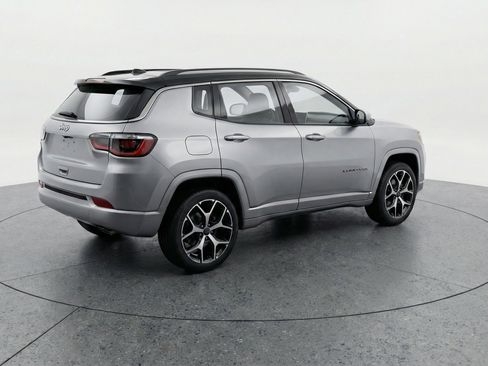 Used 2025 Jeep Compass Limited image 9