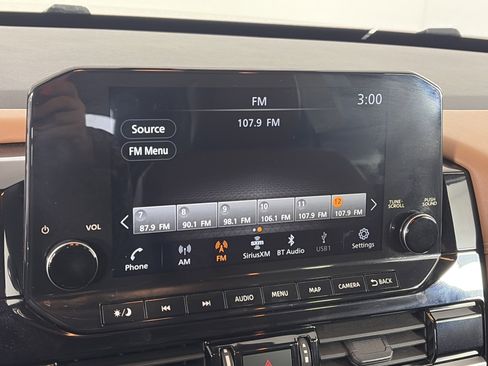 Used 2023 Nissan Pathfinder Platinum image 24