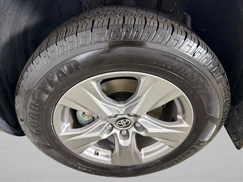 Used 2024 Toyota RAV4 LE AWD/4WD image 11