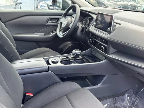 Used 2024 Nissan Rogue S AWD/4WD image 10