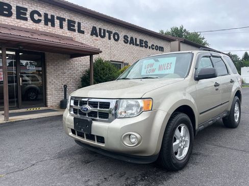 Used 2011 Ford Escape XLT w/ 202A Rapid Spec Order Code FWD image 2