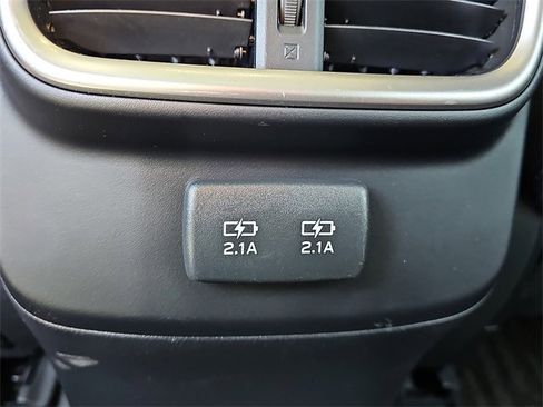 Used 2022 Subaru Outback Premium image 11