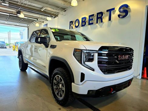 Used 2025 GMC Sierra 1500 AT4 AWD/4WD image 2