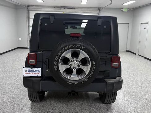 Used 2016 Jeep Wrangler Unlimited Sahara w/ Max Tow Package AWD/4WD image 4