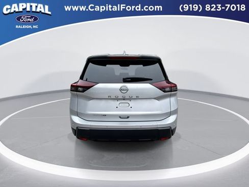 Used 2025 Nissan Rogue SV FWD image 7