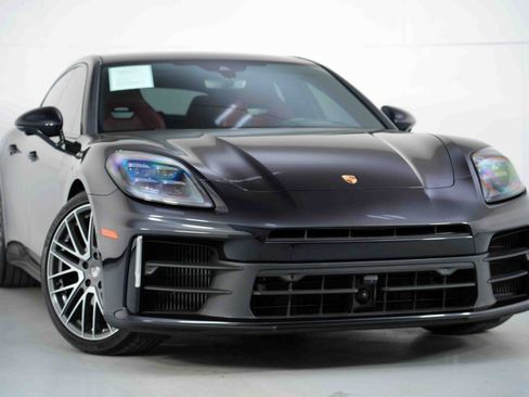 Used 2024 Porsche Panamera image 4