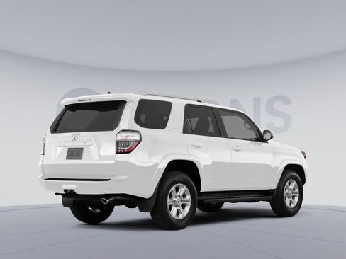 Used 2018 Toyota 4Runner SR5 image 4