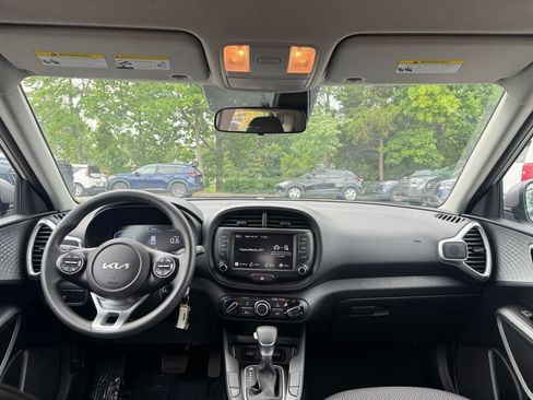 Used 2025 Kia Soul LX w/ LX Technology Package FWD image 26