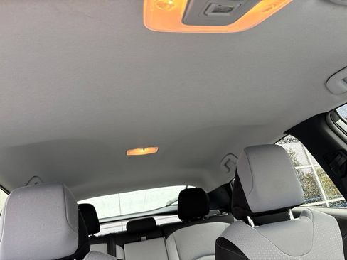 Used 2020 Toyota Prius LE AWD/4WD image 29