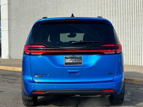New 2026 Chrysler Pacifica Select w/ S Appearance Package AWD/4WD image 4