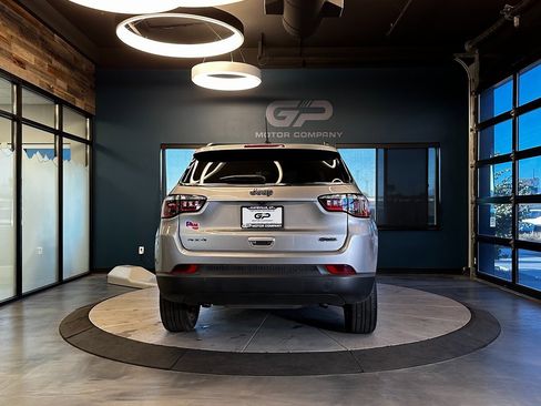 Used 2024 Jeep Compass Latitude image 4