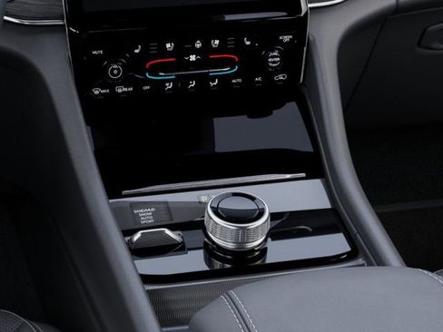 New 2025 Jeep Grand Cherokee Limited w/ Luxury Tech Group II AWD/4WD image 24