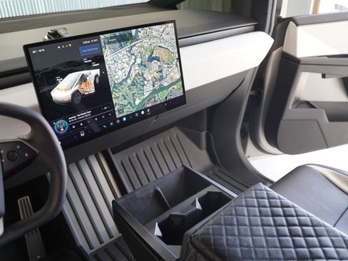 Used 2024 Tesla Cybertruck AWD Crew Cab image 16