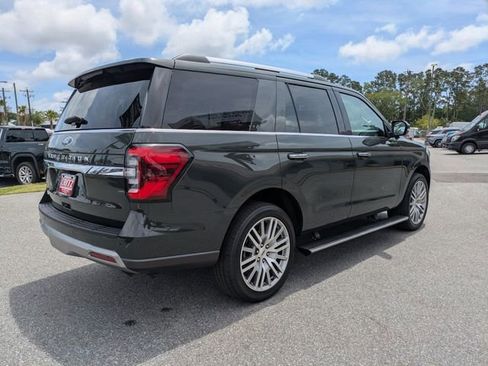 Used 2023 Ford Expedition Limited AWD/4WD image 5