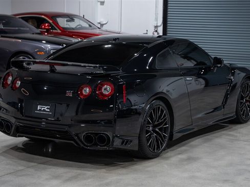 Used 2021 Nissan GT-R Premium AWD/4WD image 6