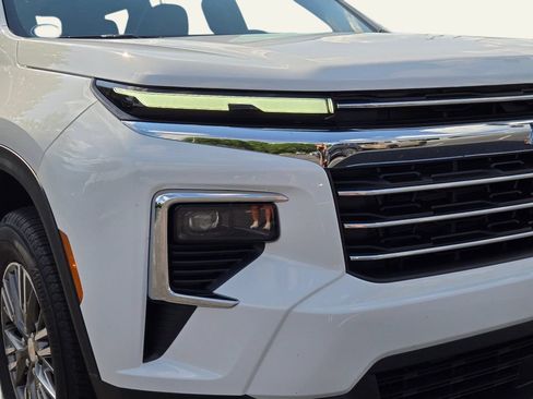 Used 2026 Chevrolet Traverse LT FWD image 2