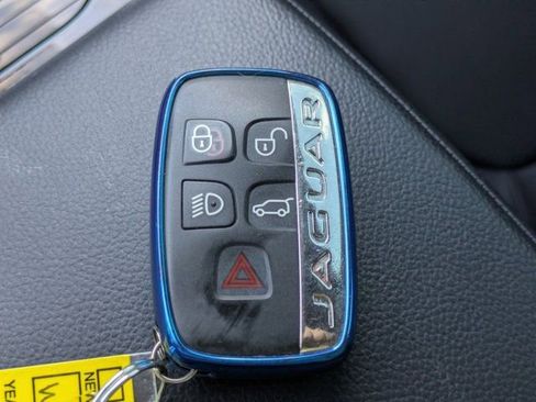 Used 2018 Jaguar F-PACE Premium image 25