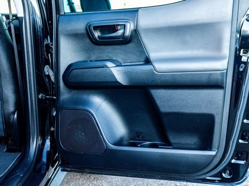 Used 2018 Toyota Tacoma SR image 19