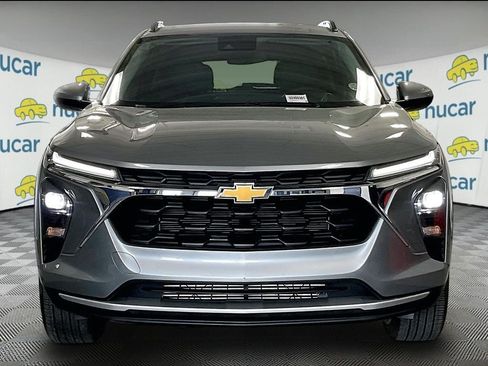 Used 2025 Chevrolet Trax LT w/ LT Convenience Package FWD image 2