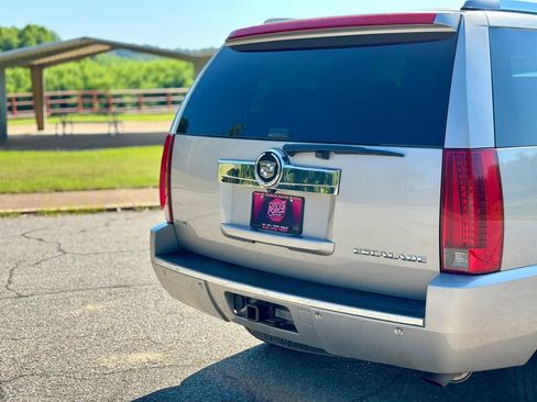 Used 2007 Cadillac Escalade AWD w/ Information Package image 7