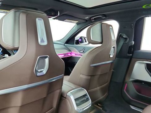 Used 2023 BMW 740i w/ Parking Assistance Package RWD image 30