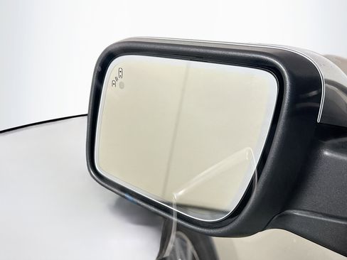 Used 2017 Ford Explorer Platinum image 16