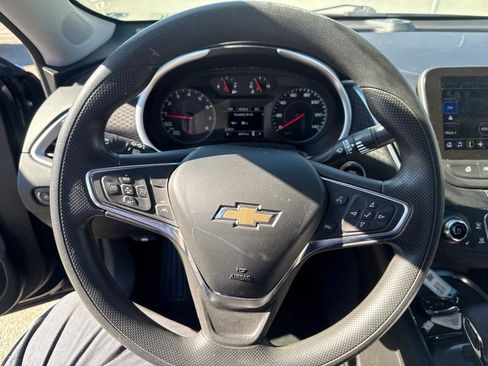 Used 2023 Chevrolet Malibu LT FWD image 13