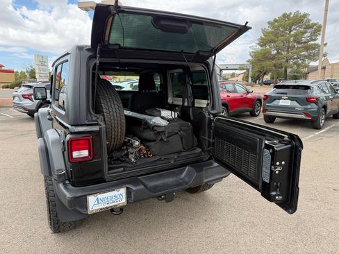 Used 2022 Jeep Wrangler Sport AWD/4WD image 29
