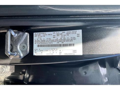 Used 2017 Ford Escape SE w/ Equipment Group 201A AWD/4WD image 18