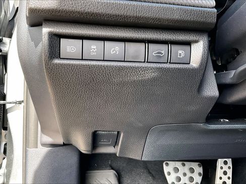 Used 2025 Toyota Camry SE image 32