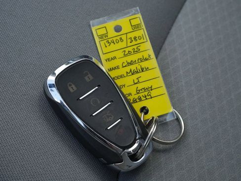 Used 2025 Chevrolet Malibu LT FWD image 13