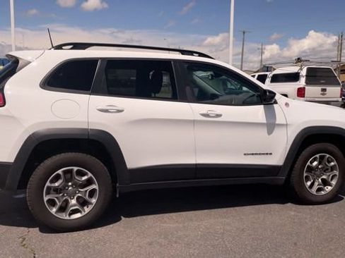 Used 2022 Jeep Cherokee Trailhawk w/ Premium Leather Package AWD/4WD image 2