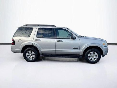 Used 2008 Ford Explorer XLT image 4