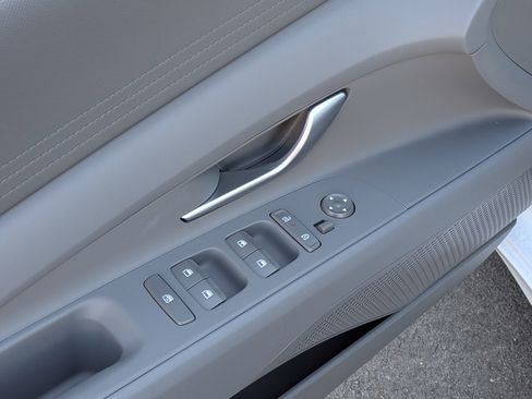 New 2026 Hyundai Elantra SE image 16