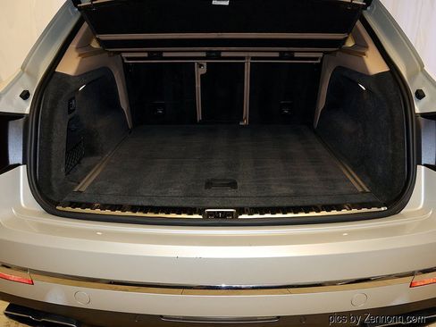 Used 2019 Bentley Bentayga AWD/4WD image 57