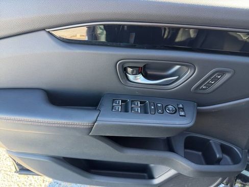 Used 2025 Honda Pilot TrailSport image 11