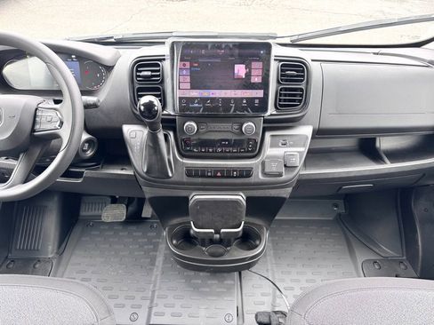 Used 2025 RAM ProMaster 2500 w/ Crew Van Package image 15