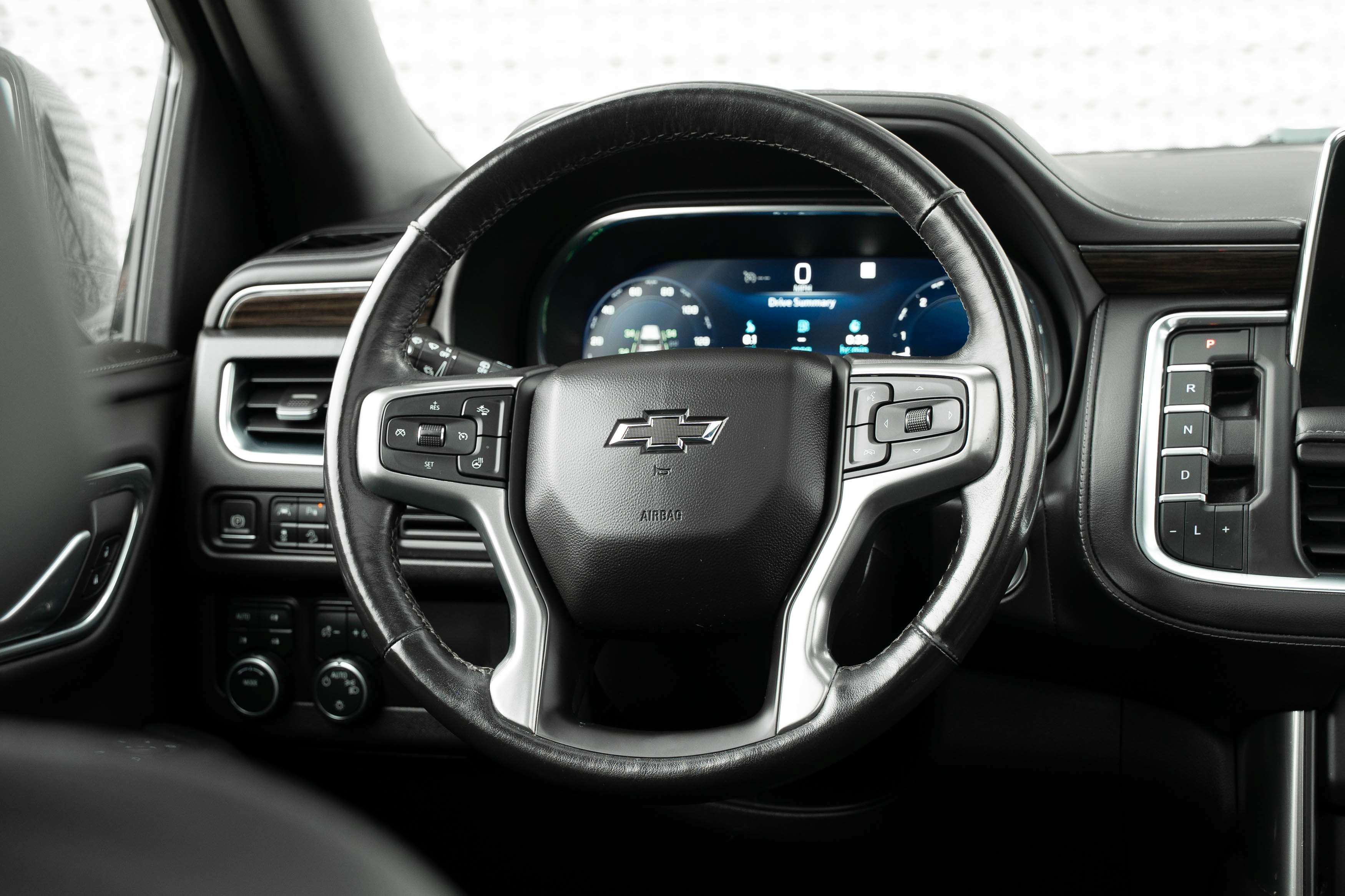 Used 2022 Chevrolet Tahoe Z71 w/ Luxury Package AWD/4WD image 9