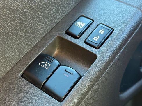 Used 2010 Nissan Frontier PRO-4X AWD/4WD image 23