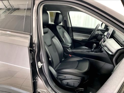 Used 2022 Jeep Compass Latitude w/ Mopar Graphics Package AWD/4WD image 11