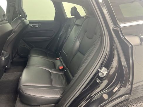 Used 2023 Volvo XC60 B5 Plus image 15