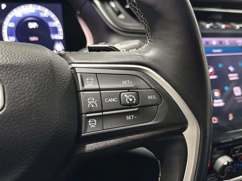 Used 2022 Jeep Grand Cherokee Limited AWD/4WD image 32