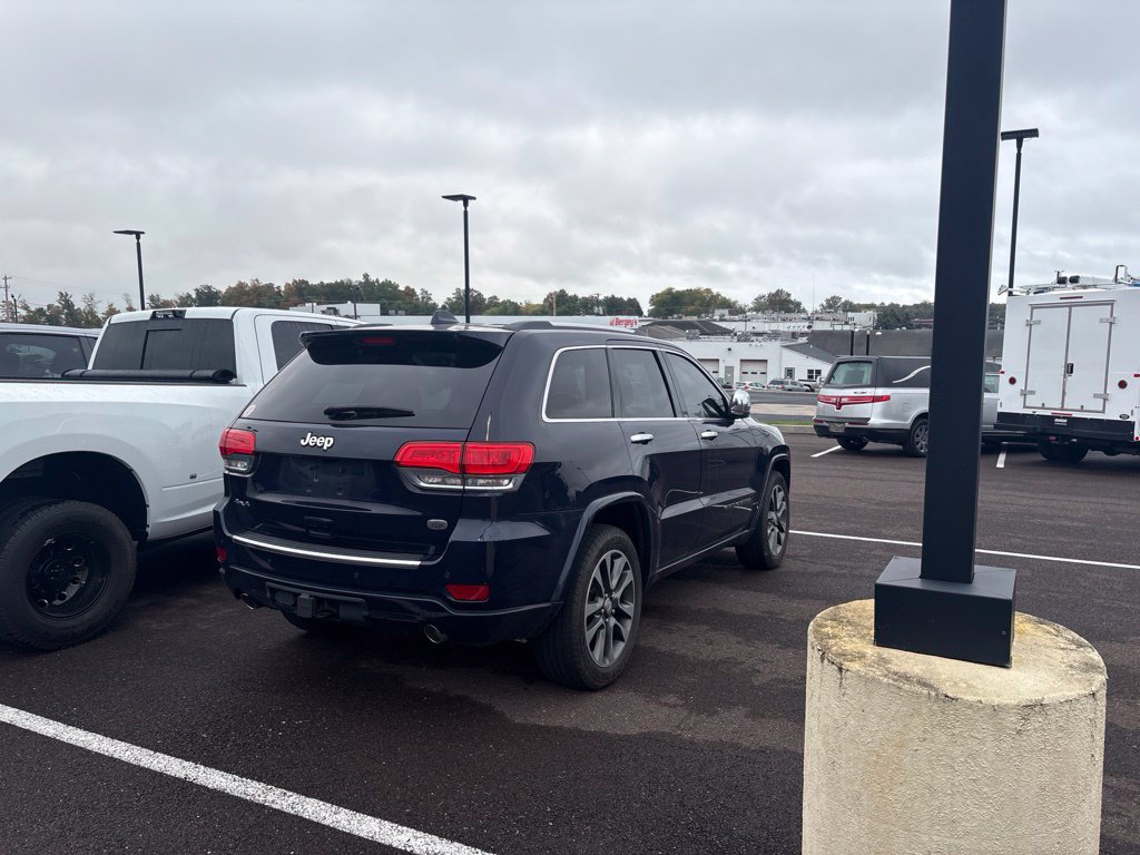 Used 2017 Jeep Grand Cherokee Overland AWD/4WD image 2