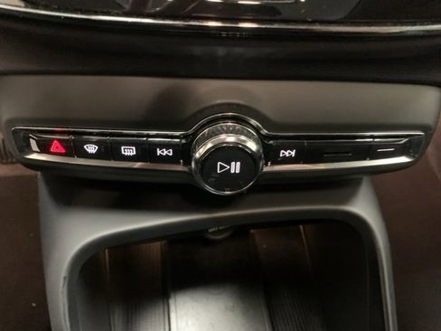 Certified 2024 Volvo XC40 B5 Core image 16