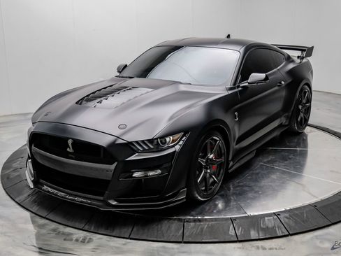 Used 2022 Ford Mustang Shelby GT500 w/ Carbon Fiber Track Pack RWD image 5