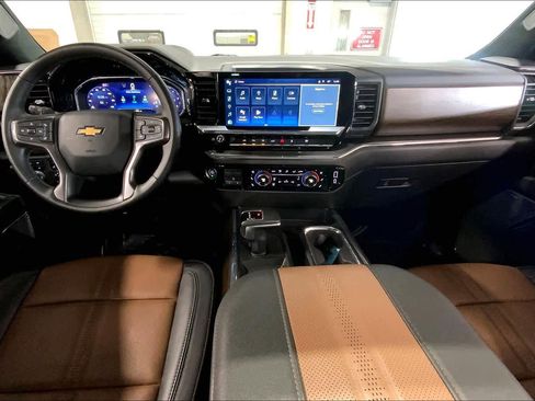 Used 2024 Chevrolet Silverado 1500 High Country w/ High Country Premium Package AWD/4WD image 16
