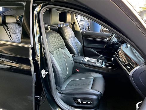 Used 2021 BMW 750i xDrive 750i xDrive w/ Luxury Rear Seating Package image 8